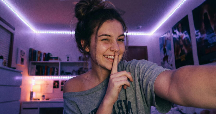 chat-monella-amatoriali-italiane-live-cam.jpg Selfie di ragazza italiana amatoriale su Chat Monella. Community per chat erotica live con studentesse e casalinghe reali.